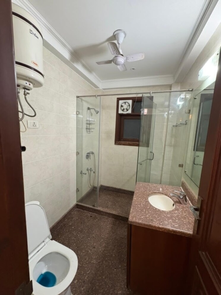 Attached Bathroom, kalkaji 3 Bedroom 2200 Sq.Ft. Builder Floor In Kalkaji Delhi 9595834