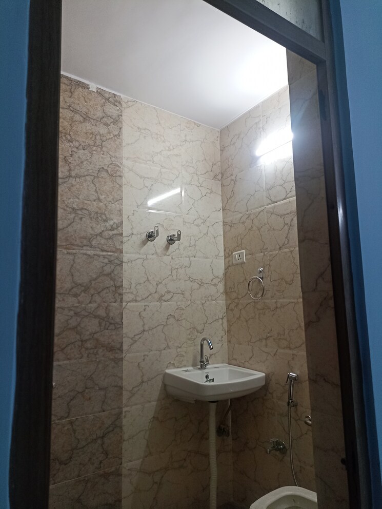 Bathroom, rwa-apartments-sector-41 1.5 Bedroom 750 Sq.Ft. Independent House In Sector 41 Noida 9595843