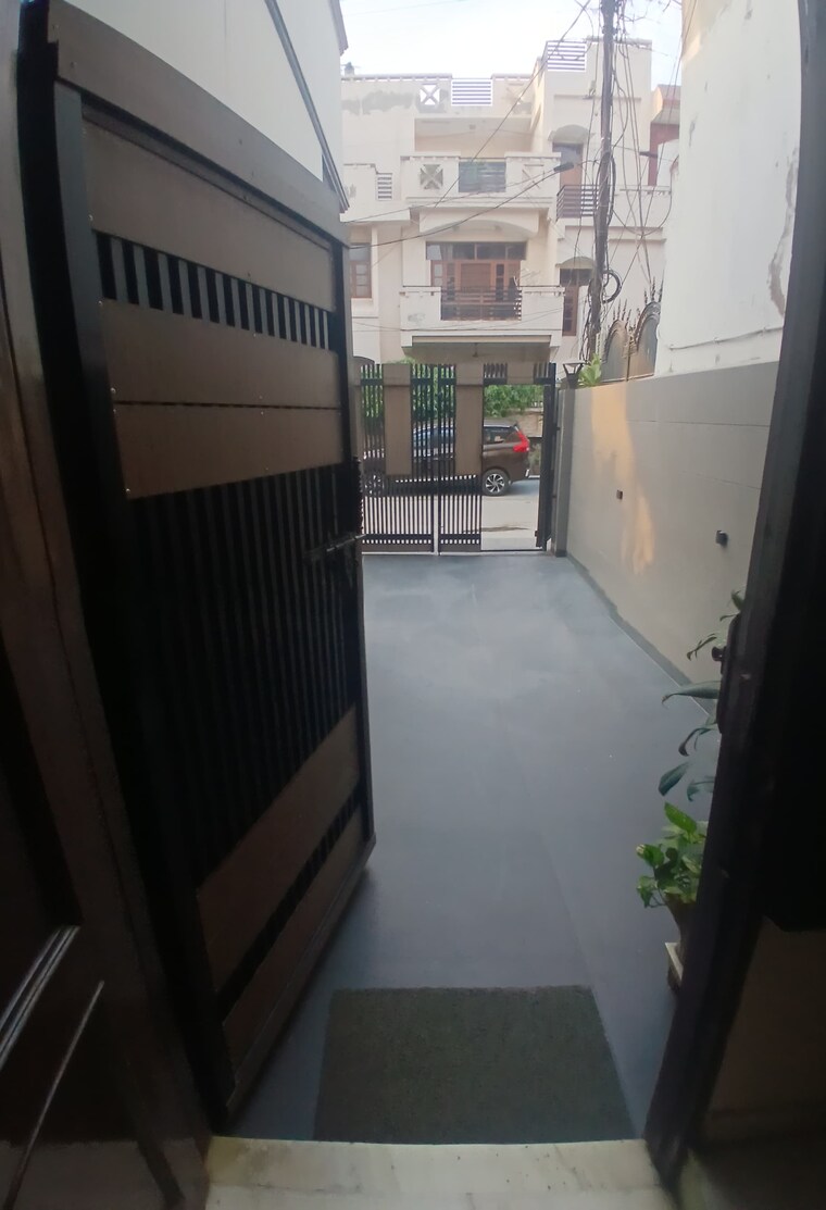 Balcony, rwa-apartments-sector-41 4 Bedroom 182 Sq.Mt. Independent House In Sector 41 Noida 9595848