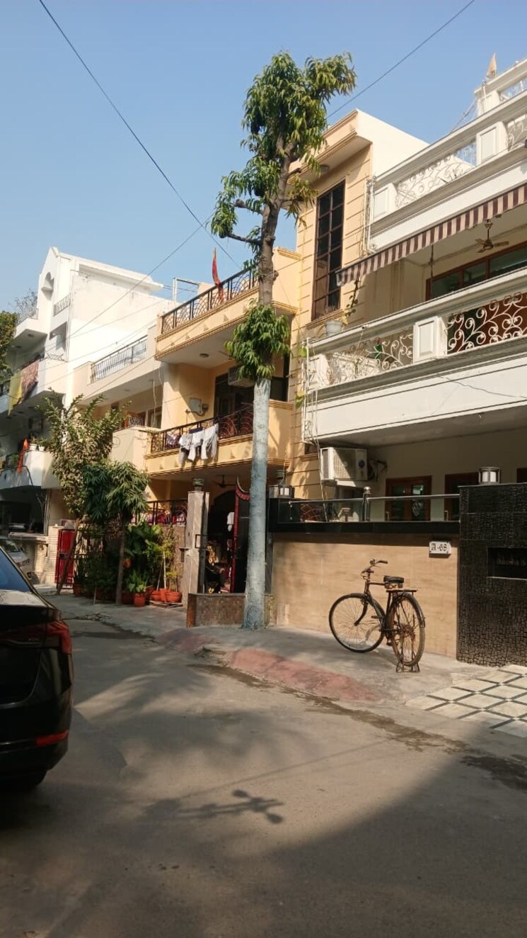 Exterior View, rail-vihar-sector-30 5 Bedroom 112 Sq.Mt. Independent House In Sector 30 Noida 9595849