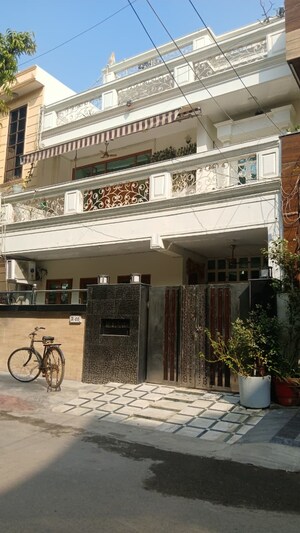 5 BHK Independent House For Sale in Rail Vihar Sector 30, Sector 30