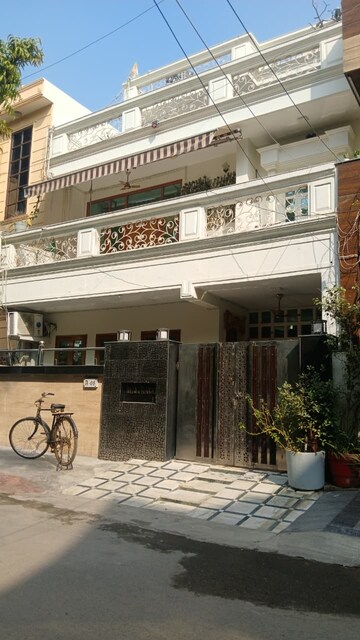 5 BHK Independent House For Sale in Rail Vihar Sector 30, Sector 30