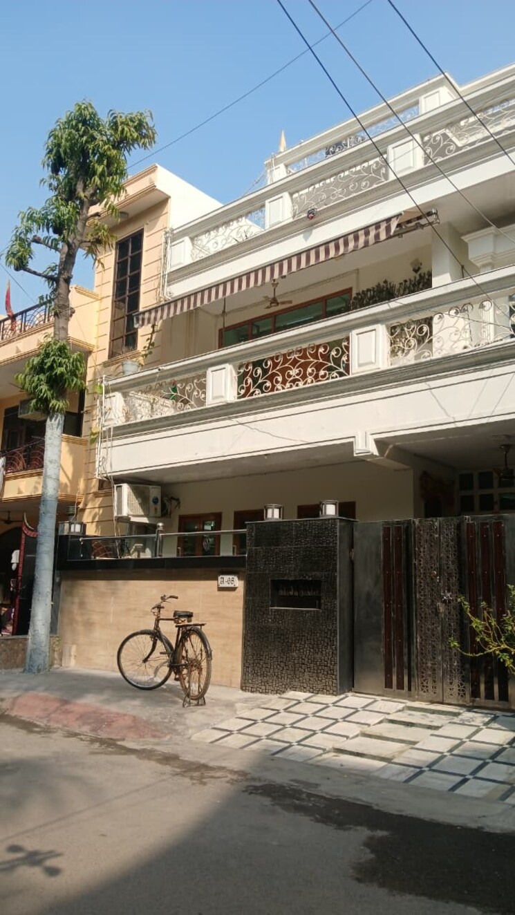 Exterior View, rail-vihar-sector-30 5 Bedroom 112 Sq.Mt. Independent House In Sector 30 Noida 9595849