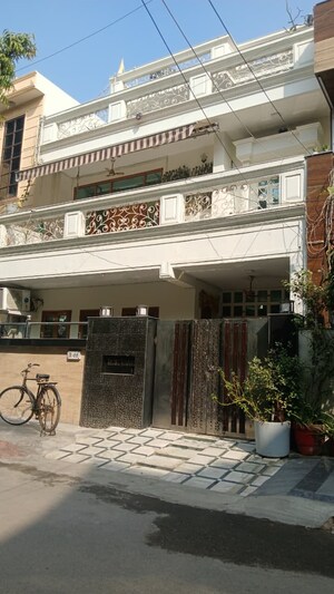 5 BHK Independent House – Exterior View View at Rail Vihar Sector 30, Sector 30 - for Sale