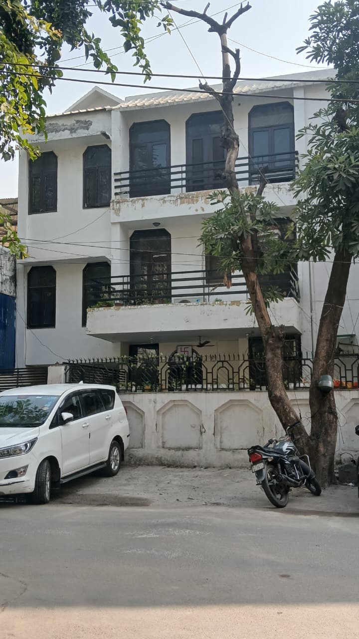 6+ BHK + Study Room Independent House For Sale in Rail Vihar Sector 30