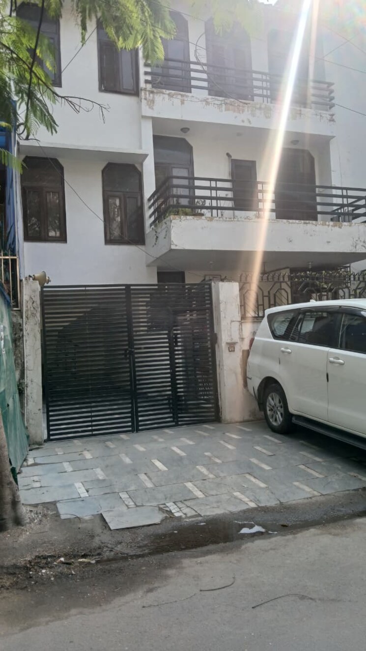 Exterior View, rail-vihar-sector-30 6+ Bedroom 250 Sq.Mt. Independent House In Sector 30 Noida 9595850