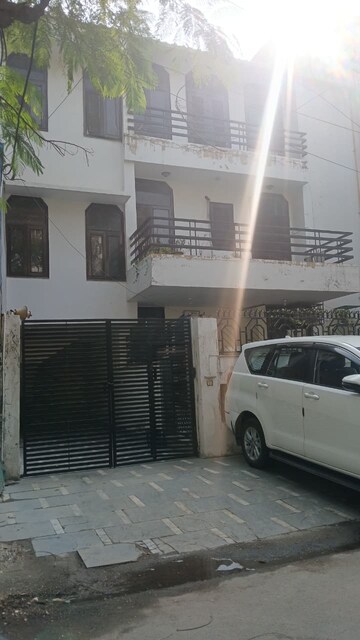 6+ BHK Independent House – Exterior View View at Rail Vihar Sector 30, Sector 30 - for Sale