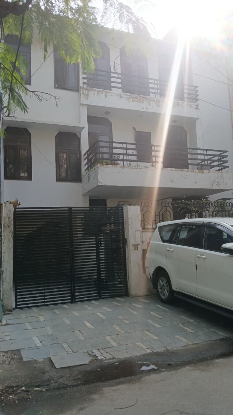 Exterior View, rail-vihar-sector-30 6+ Bedroom 250 Sq.Mt. Independent House In Sector 30 Noida 9595850