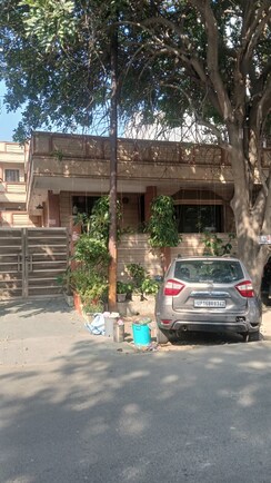 3 BHK + Pooja Room Independent House For Sale in RWA Apartments Sector 40