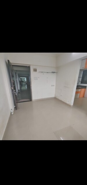 2 BHK Apartment For Rent in L&T Crescent Bay T2, Parel