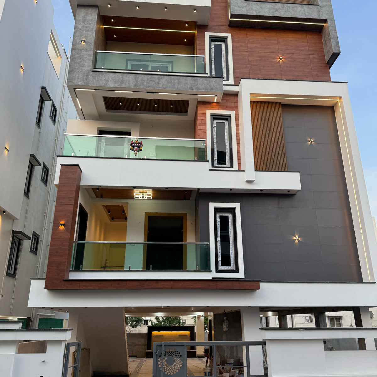 6 BHK + Pooja Room Villa For Sale in Maithri Enclave