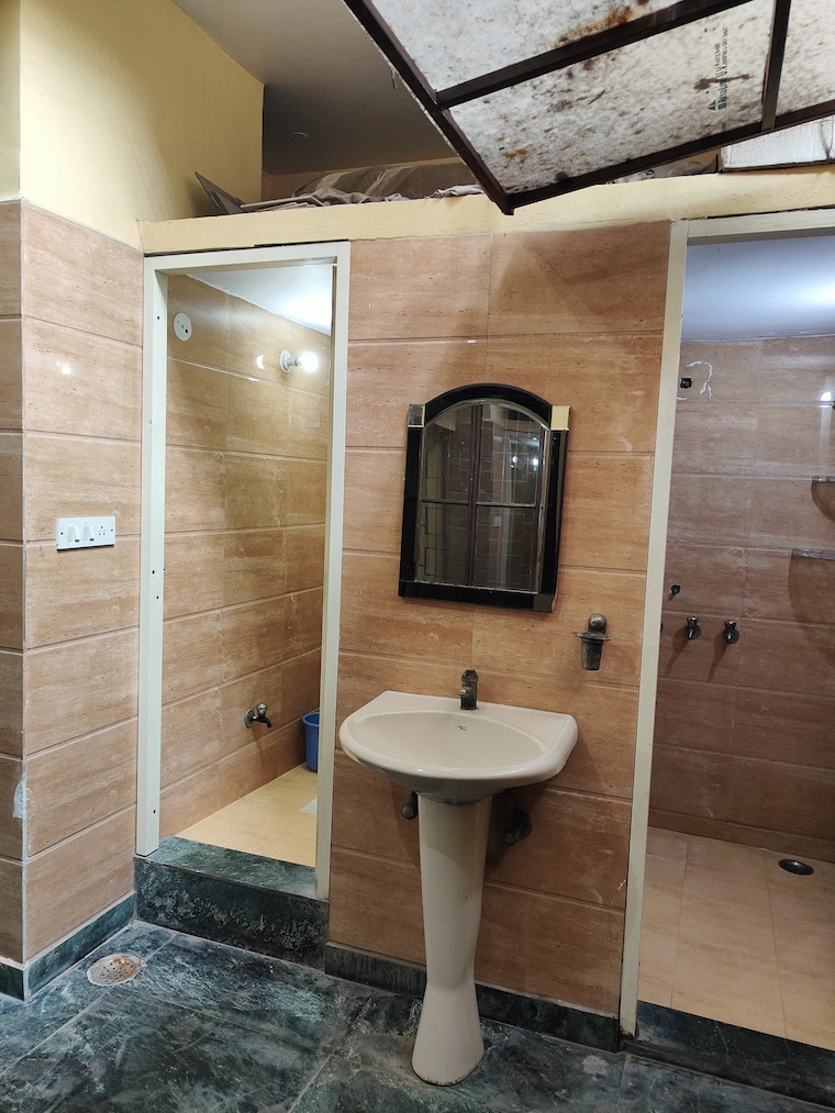 Bathroom, rwa-apartments-sector-26 3 Bedroom 1250 Sq.Ft. Builder Floor In Sector 26 Noida 9595865