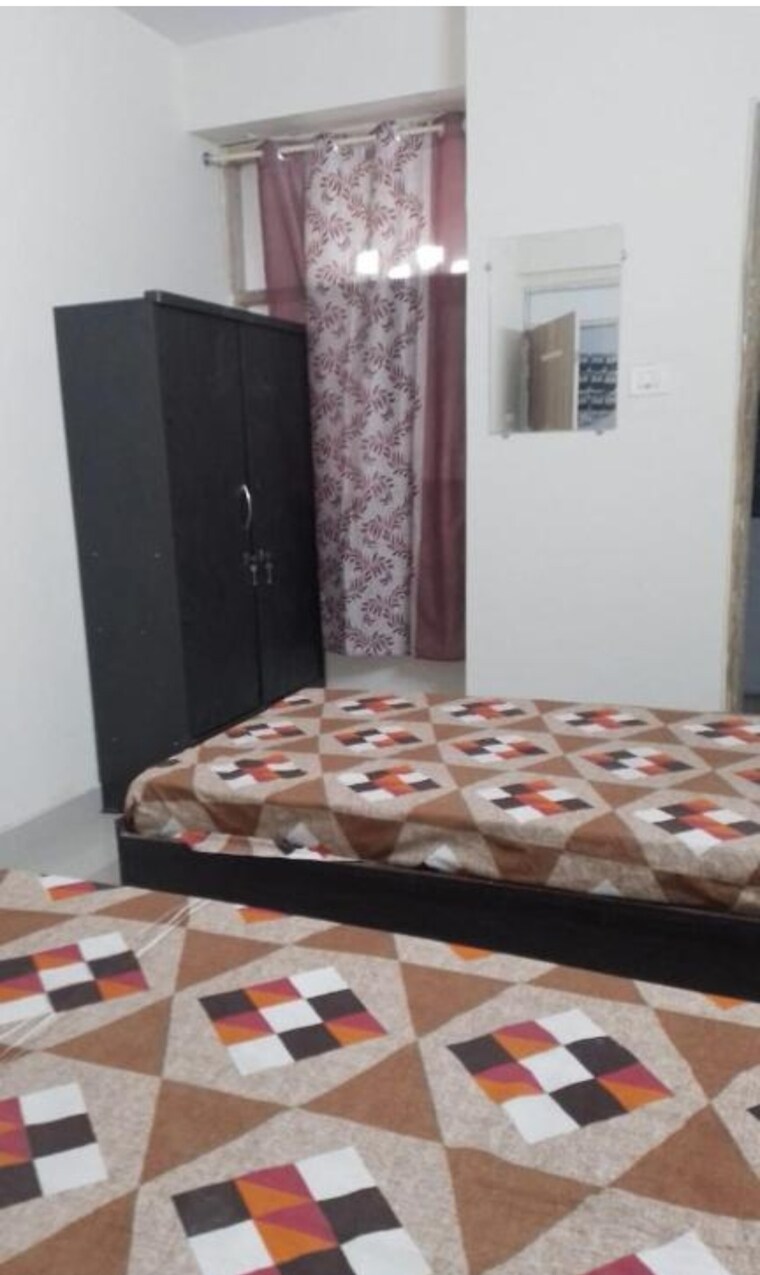 Bedroom, sector 70 Pg For Boys & Girls In Sector 70 9595868