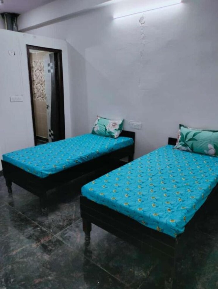 Bedroom, sector 70 Pg For Boys & Girls In Sector 70 9595868