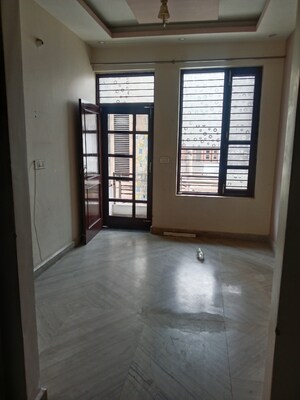 Room in 1.5 BHK Builder Floor at Ansals Sushant City – for Rent