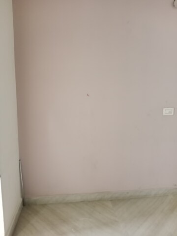 Room in 1.5 BHK Builder Floor at Ansals Sushant City – for Rent