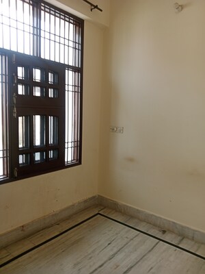 Room in 3 BHK Builder Floor at Huda – for Rent