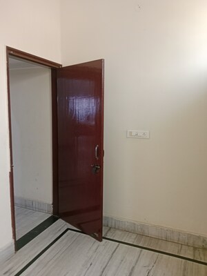 Room in 3 BHK Builder Floor at Huda – for Rent