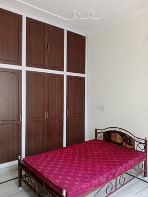 Room in 3 BHK Builder Floor at Huda – for Rent