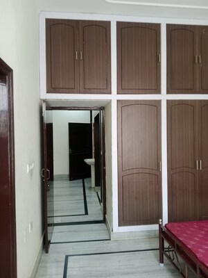 Room in 3 BHK Builder Floor at Huda – for Rent