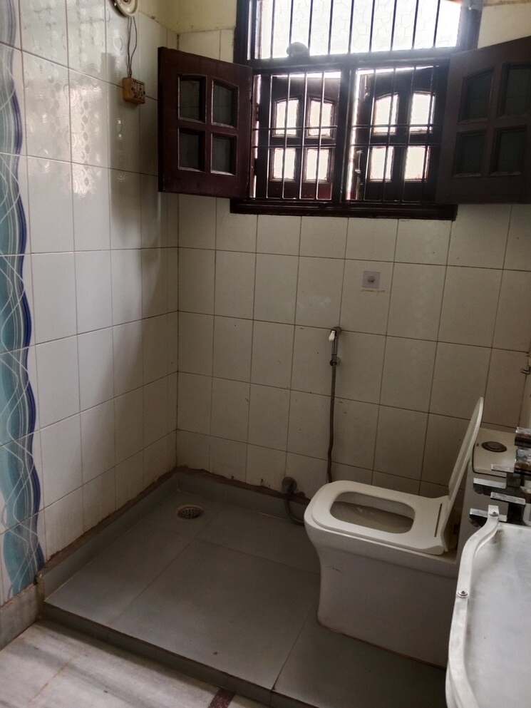 Bathroom, huda 3 Bedroom 1801 Sq.Ft. Builder Floor In Huda Panipat 9595880