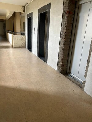  Shop For Sale in Splendor Onyx Blue, Sector 142