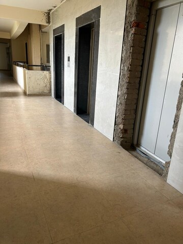  Shop For Sale in Splendor Onyx Blue, Sector 142