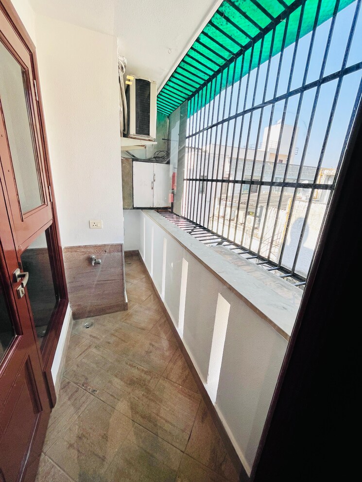 Balcony, safdarjung development area 3 Bedroom 1800 Sq.Ft. Builder Floor In Safdarjung Development Area Delhi 9595888