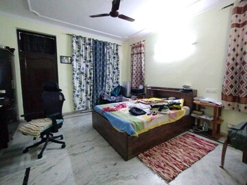 Bedroom in 2 BHK Builder Floor at Sector 23 – for Rent