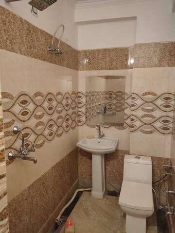 Bathroom in 1 BHK Builder Floor at Palam Vihar Residents Association, Palam Vihar – for Rent