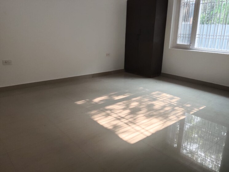 Bedroom, sector 93 3.5 Bedroom 450 Sq.Mt. Independent House In Sector 93 Noida 9595947