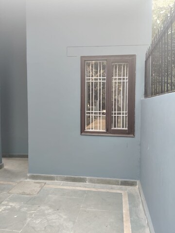 Room in 3.5 BHK Independent House at Sector 93 – for Rent