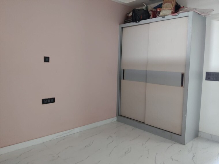 Room, sector 105 2 Bedroom 200 Sq.Mt. Independent House In Sector 105 Noida 9595958