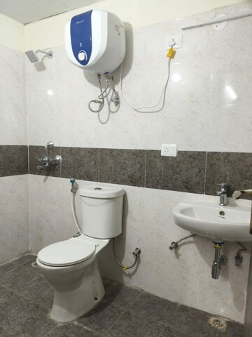 Team Area in 4 BHK Apartment at Amrapali Crystal Homes, Sector 76 – for Rent