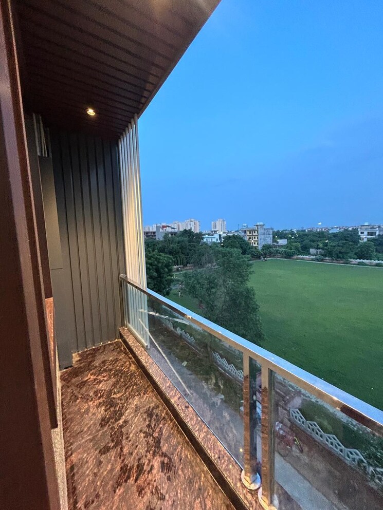 Balcony, omicron iii greater noida 6 Bedroom 170 Sq.Mt. Independent House In Omicron Iii Greater Noida Greater Noida 9595991