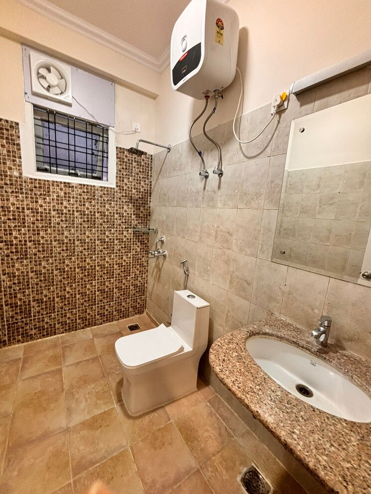 Bathroom, ss-the-lilac 3 Bedroom 300 Sq.Yd. Builder Floor In Sector 49 Gurgaon 9595992