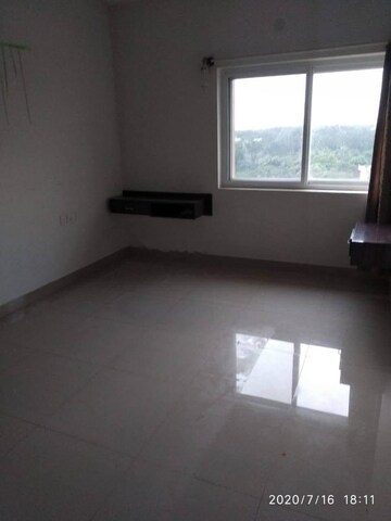 Room in 2 BHK Apartment at Mantri Webcity, Hennur – for Rent