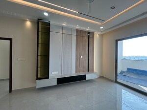 Room in 3 BHK Apartment at Hallmark Treasor, Narsingi – for Rent