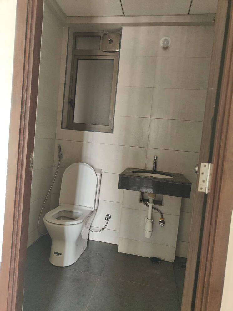 Bathroom, kalpataru-paramount 2 Bedroom 711 Sq.Ft. Apartment In Kapur Bawdi Thane 9596044