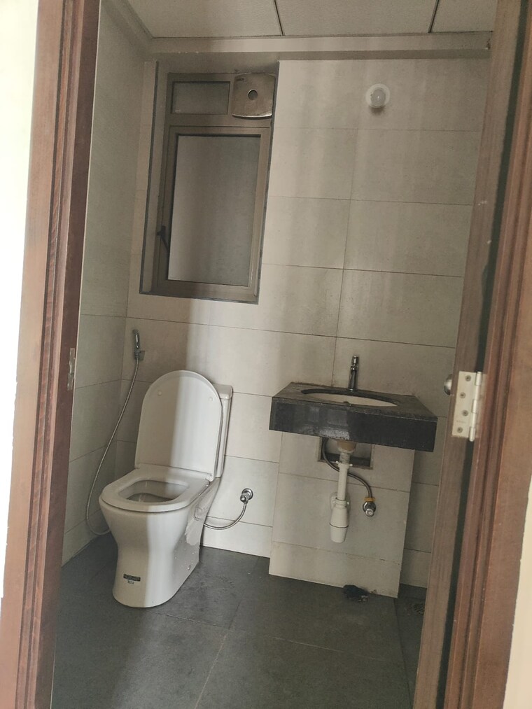 Bathroom, kalpataru-paramount 2 Bedroom 711 Sq.Ft. Apartment In Kapur Bawdi Thane 9596044