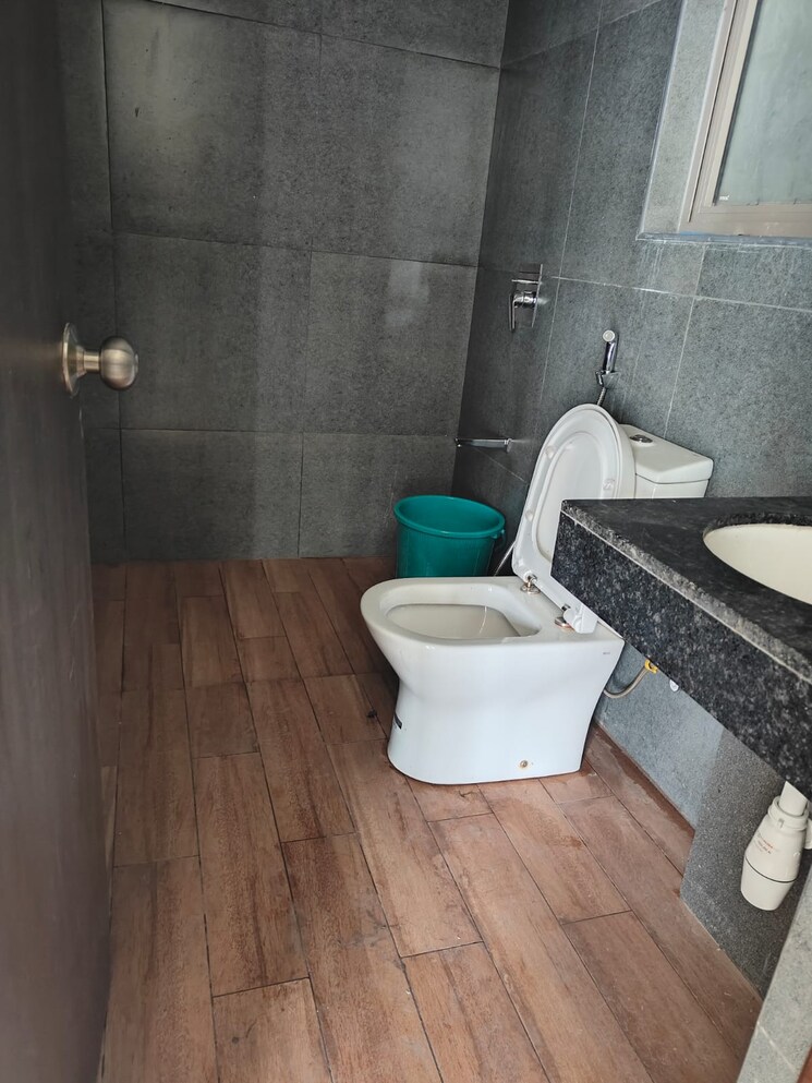 Bathroom, kalpataru-paramount 2 Bedroom 711 Sq.Ft. Apartment In Kapur Bawdi Thane 9596044
