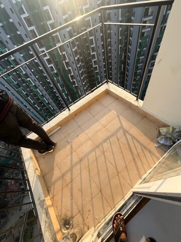 Balcony in 2 BHK Apartment at Amrapali Dream Valley, Amrapali Dream Valley – for Rent