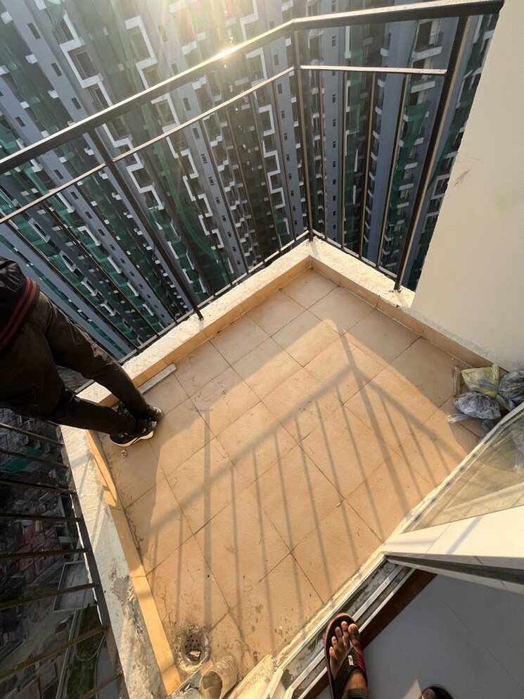 Balcony, amrapali-dream-valley 2 Bedroom 850 Sq.Ft. Apartment In Amrapali Dream Valley Greater Noida 9596067