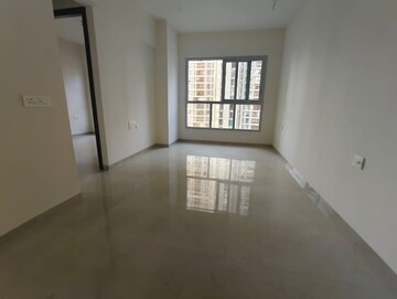 Room in 2 BHK Apartment at Piramal Vaikunth, Balkum Pada – for Rent
