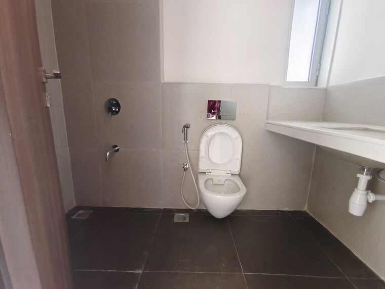 Bathroom, piramal-vaikunth 2 Bedroom 708 Sq.Ft. Apartment In Balkum Pada Thane 9596060