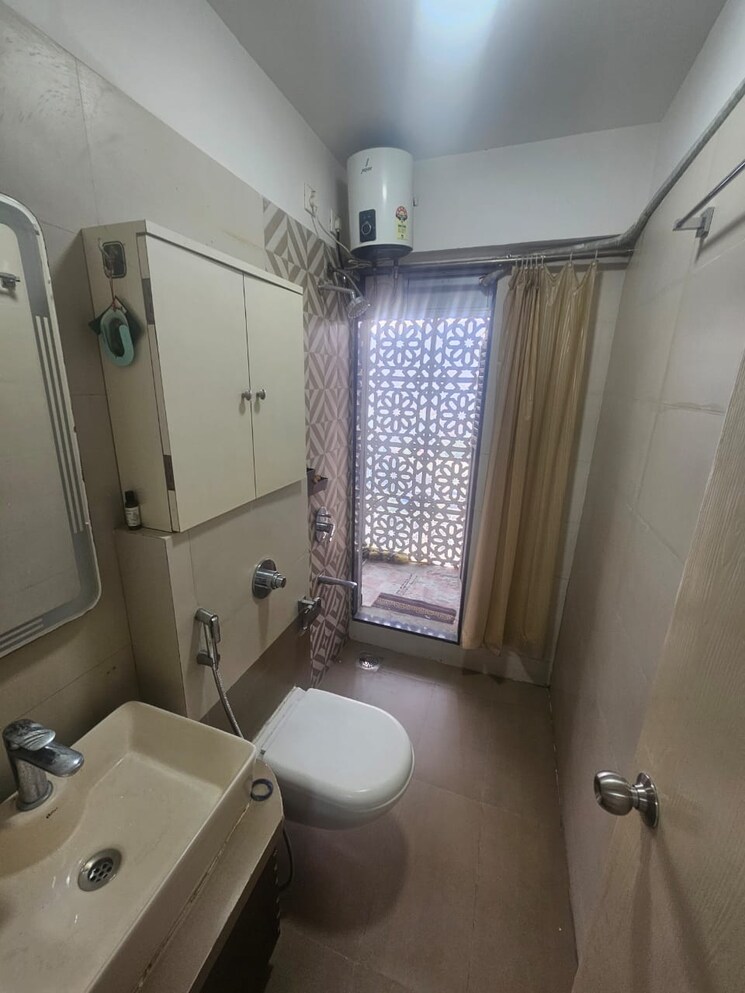 Bathroom, mayfair-the-view 1 Bedroom 400 Sq.Ft. Apartment In Vikhroli West Mumbai 9596056