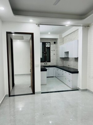 Building Lobby in 3 BHK Apartment at Smart World Orchard, Sector 61 – for Rent