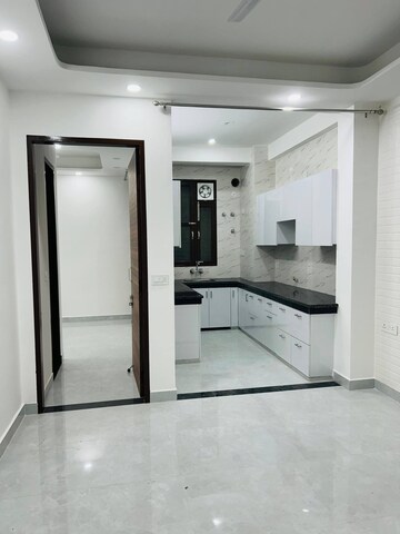 Building Lobby in 3 BHK Apartment at Smart World Orchard, Sector 61 – for Rent