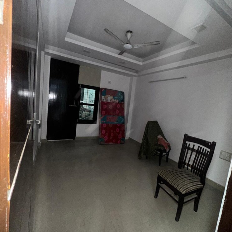  Parking, katwaria sarai 5 Bedroom 1600 Sq.Ft. Builder Floor In Katwaria Sarai Delhi 9596210