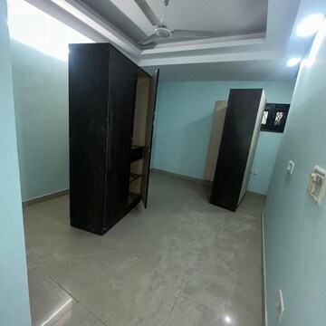 Room in 5 BHK Builder Floor at Katwaria Sarai – for Rent